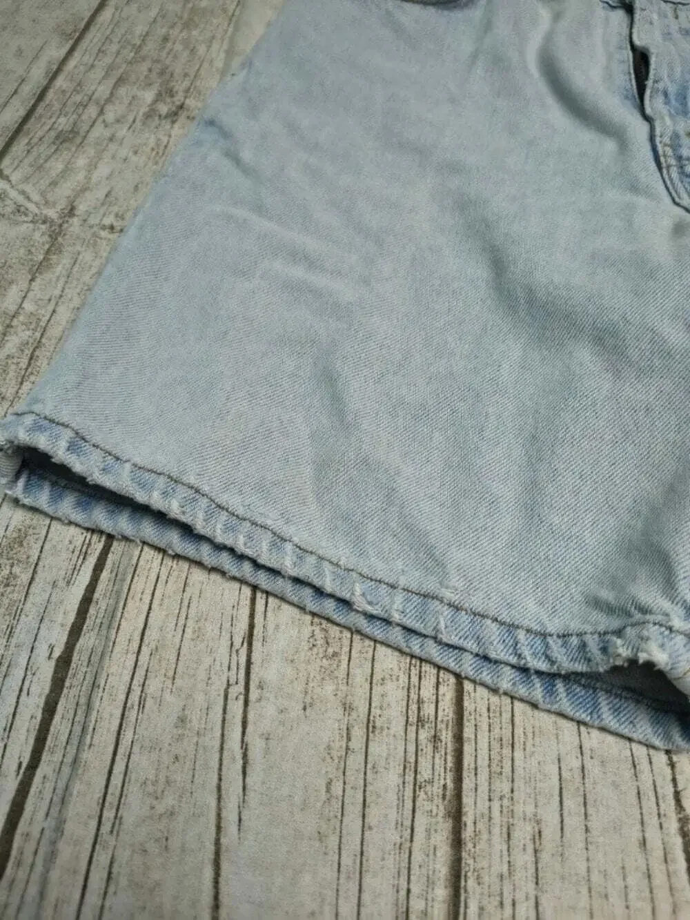 Vintage Levi’s Orange Tab 550 Light Wash Denim Shorts Jorts Size 30